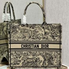 Christian Dior Shopping Bags